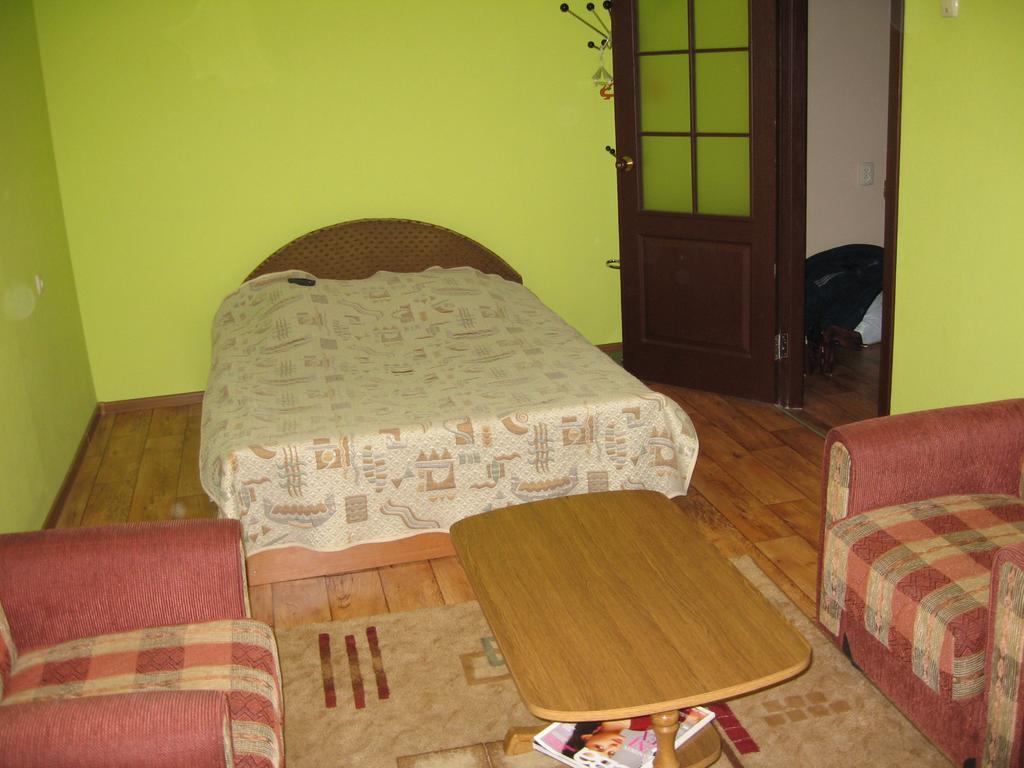ריבנה Apartment On Vasylya Chervoniya 67 מראה חיצוני תמונה